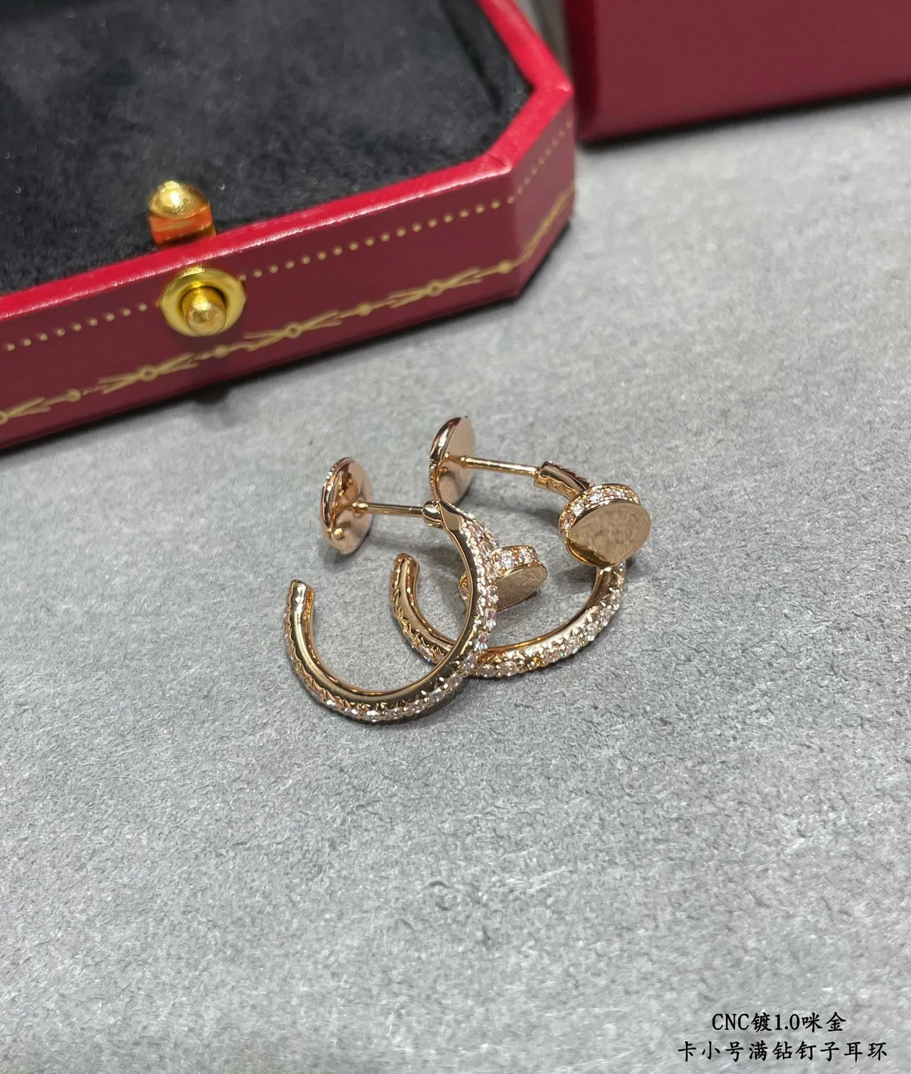 Cartier Juste un Clou pequenas Full-Pavé Nail Hoop Brincos 5
