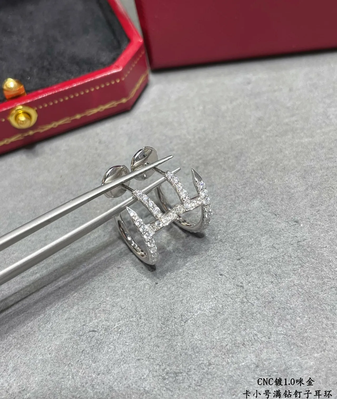 Cartier Juste un Clou pequenas Full-Pavé Nail Hoop Brincos 6