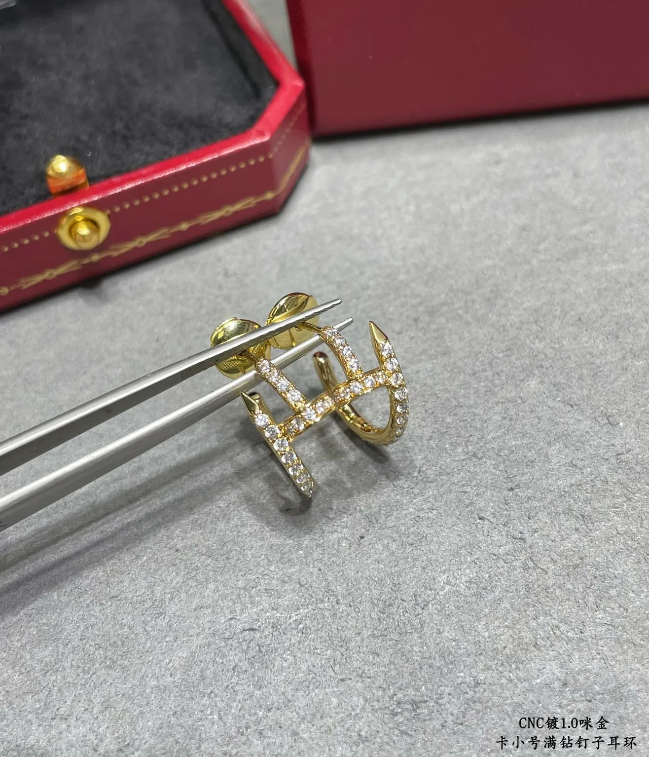 Cartier Juste un Clou pequenas Full-Pavé Nail Hoop Brincos 7