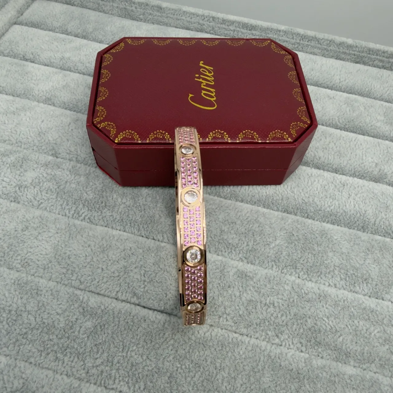 سوار Cartier Love ذهب أصفر مع سافير أخضر وماس 2