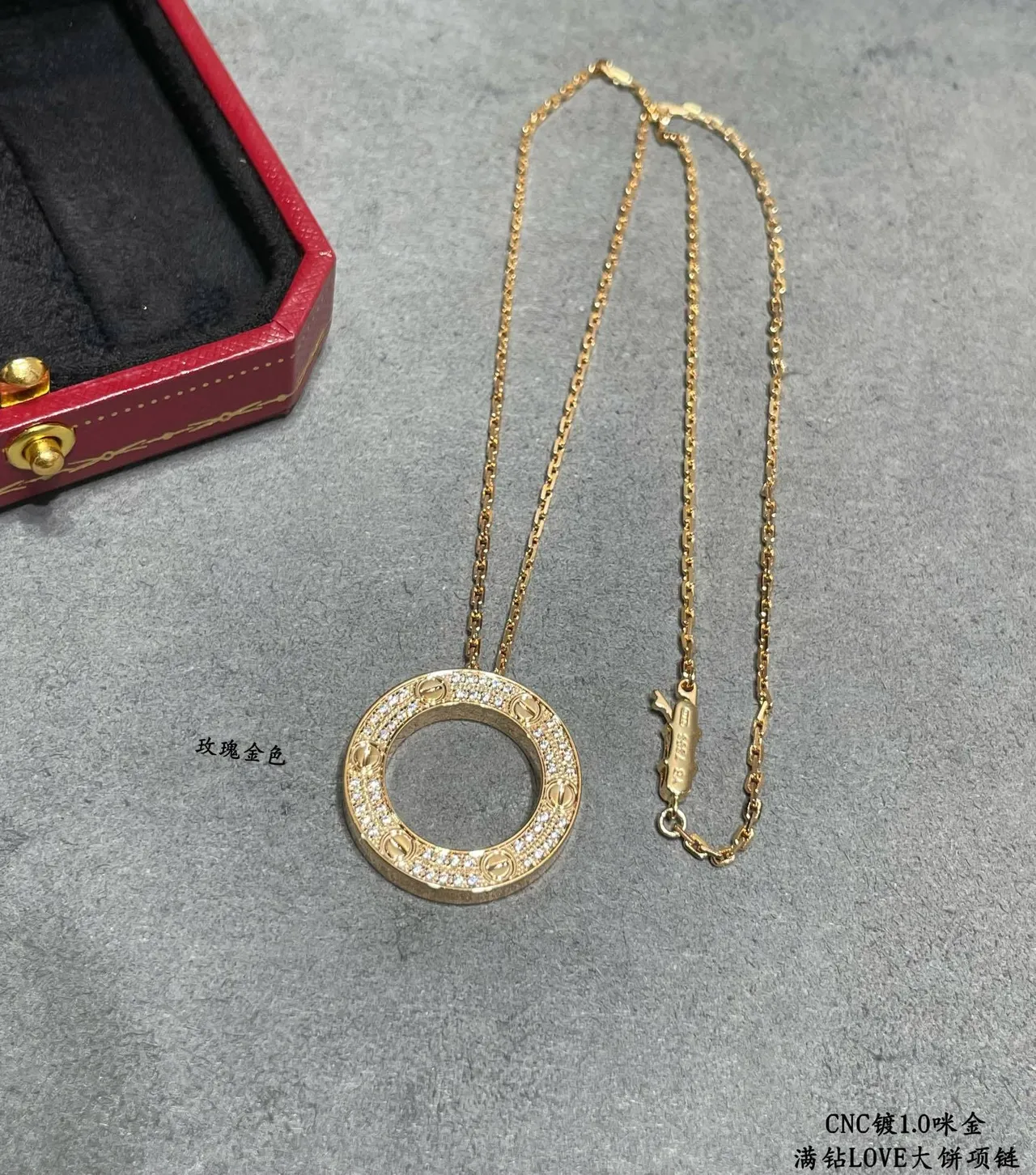 Cartier Love Colar pendentif de anel aberto circular de ouro e prata com motivo gravado 4