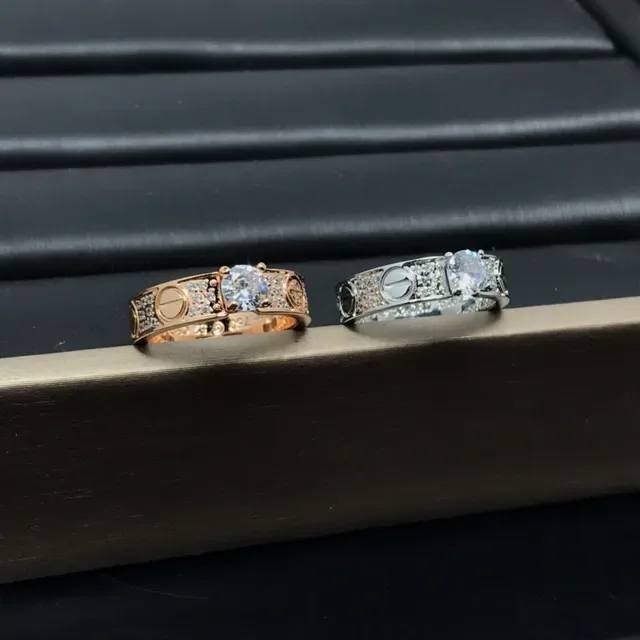 خاتم Cartier Love فضي وذهبي Pavé Diamond حجر مركزي 5