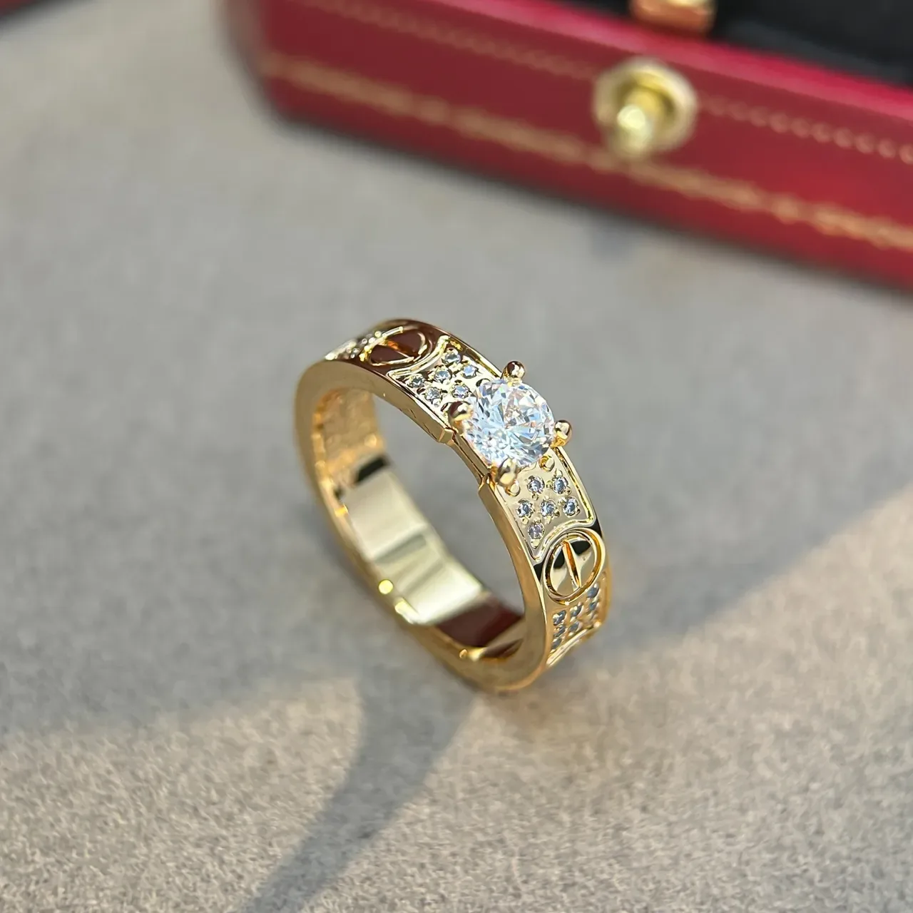 خاتم Cartier Love فضي وذهبي Pavé Diamond حجر مركزي 7