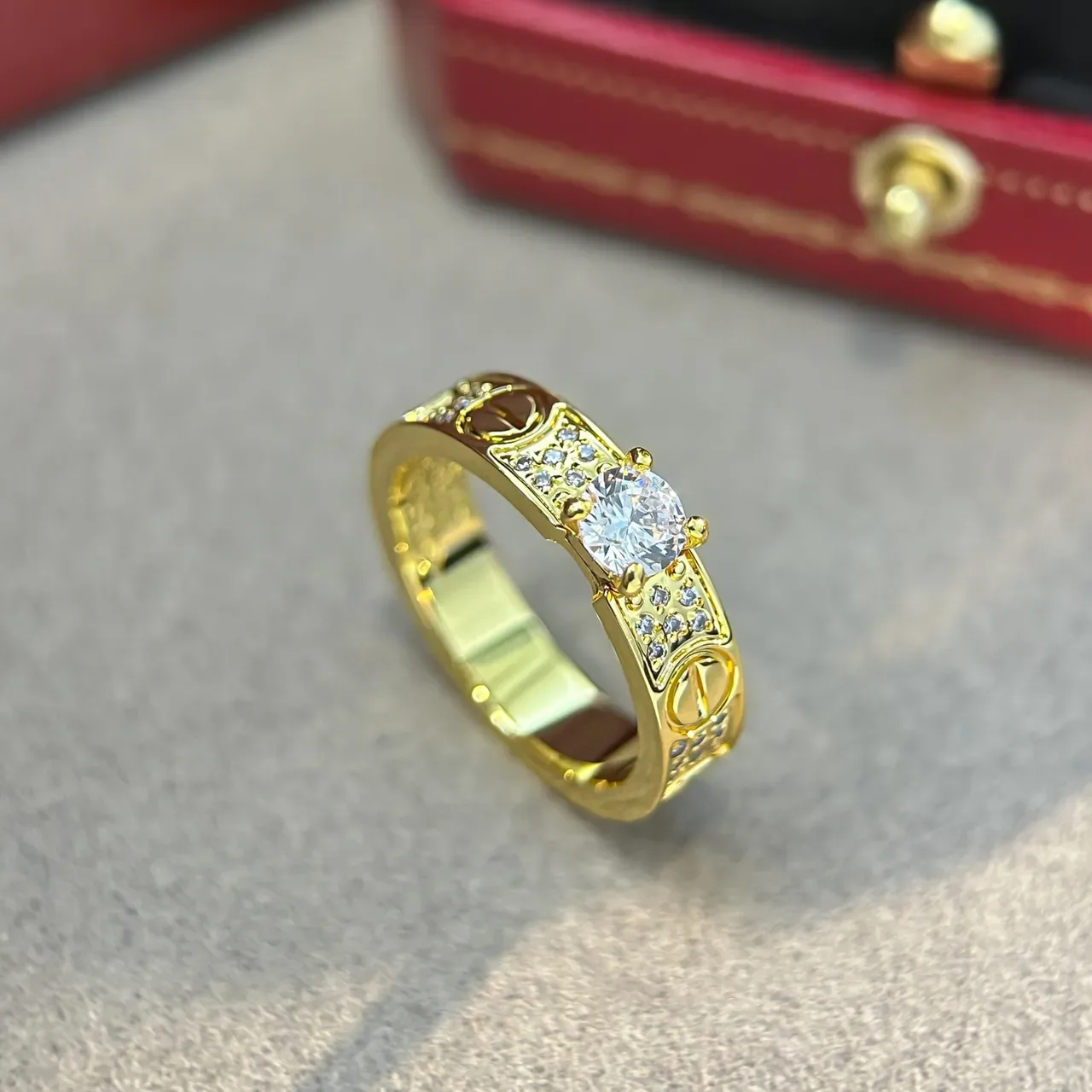 خاتم Cartier Love فضي وذهبي Pavé Diamond حجر مركزي 9