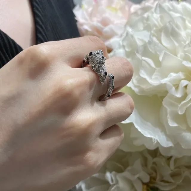 Cartier Bague Motif Panthère Panthère Pavé Diamant et Tache Noire 8