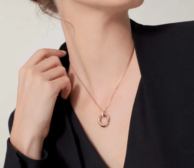قلادة Cartier Trinity Tricolor ذهب وماس 7