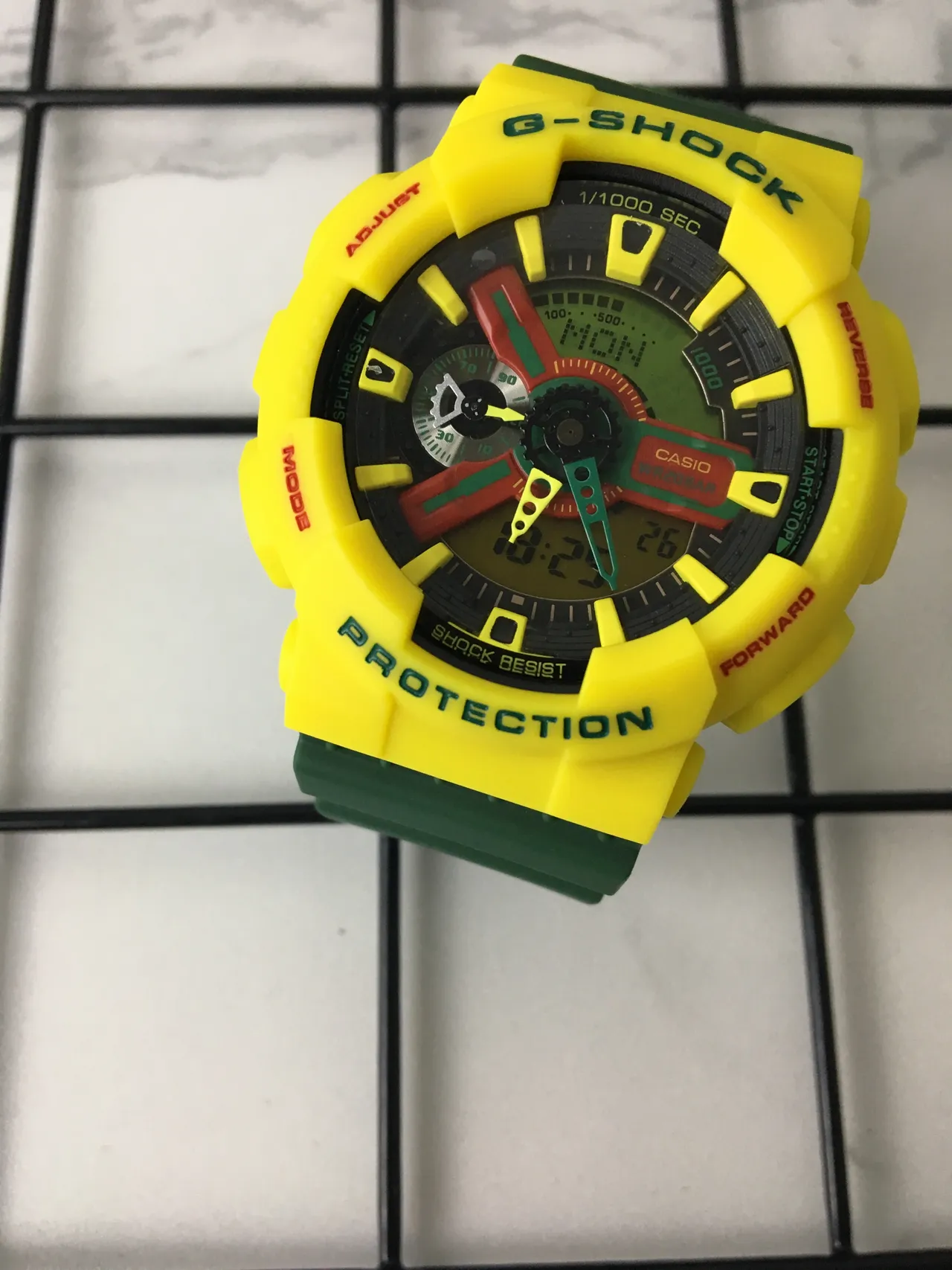 Casio G-Shock GA-100 Jaune et Vert Montre Sport 2