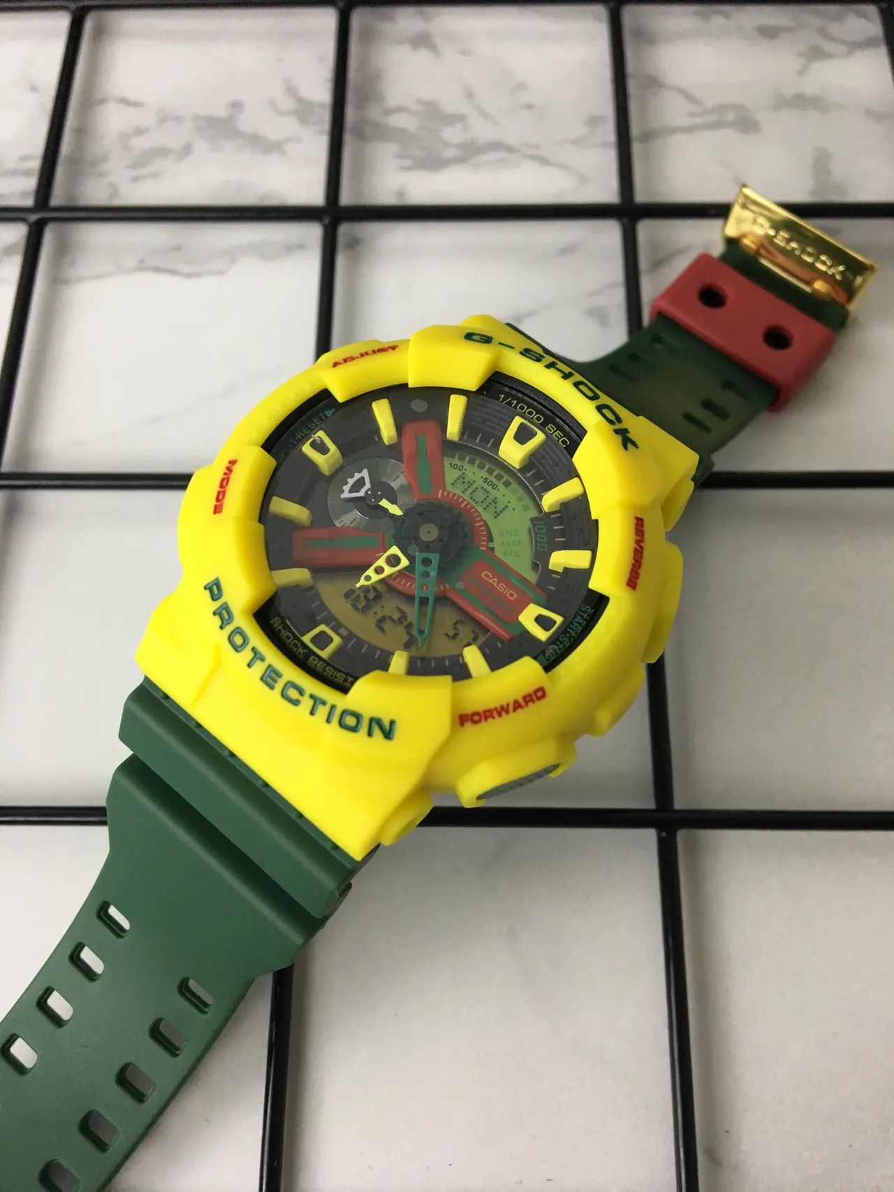 Casio G-Shock GA-100 Jaune et Vert Montre Sport 4