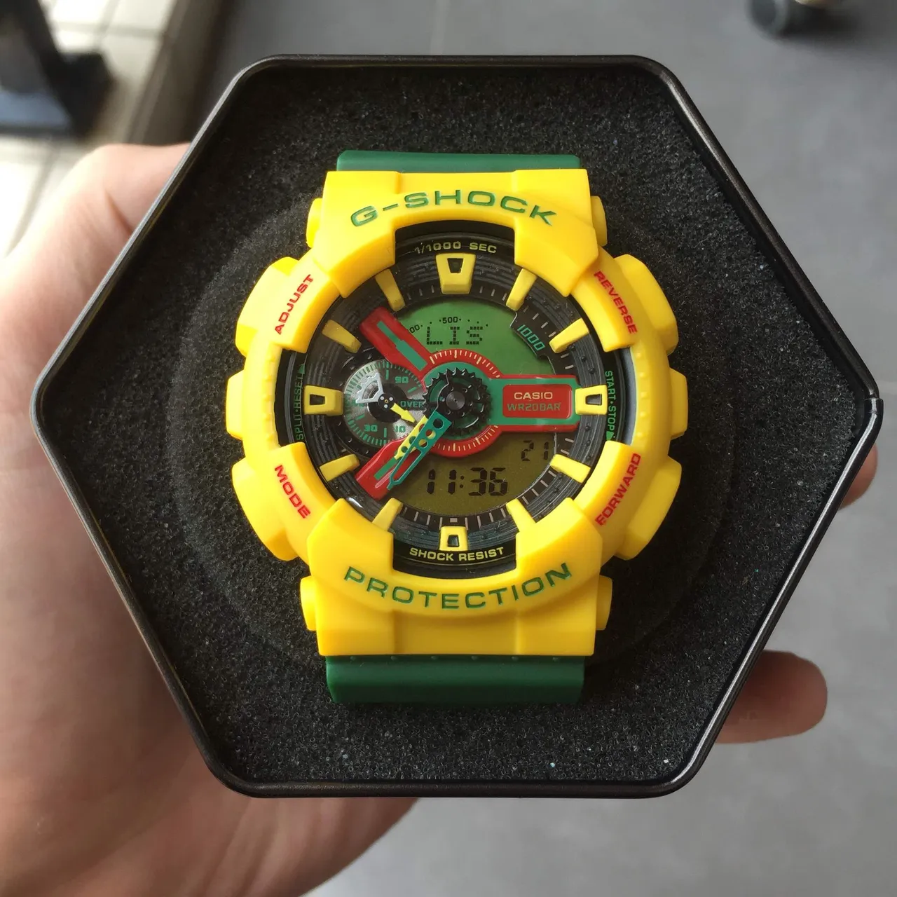 Casio G-Shock GA-100 Jaune et Vert Montre Sport 14