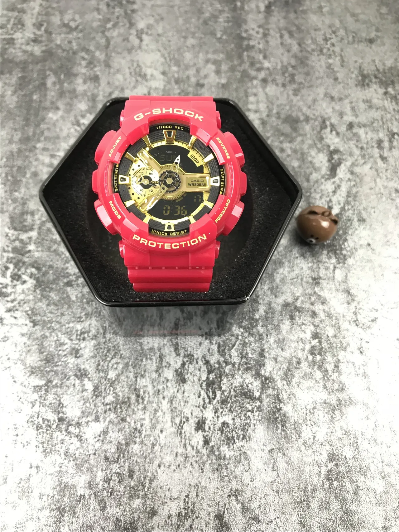 Casio लाल सोना बोल्ड एंगुलर रेजिन केस काला डायल घड़ी 10