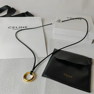 Celine Collier avec anneau et pendentif en ton doré