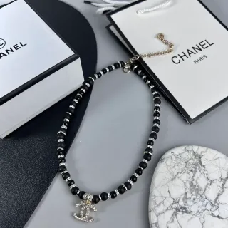 Chanel माणिक क्रिस्टल CC पेंडेंट हार