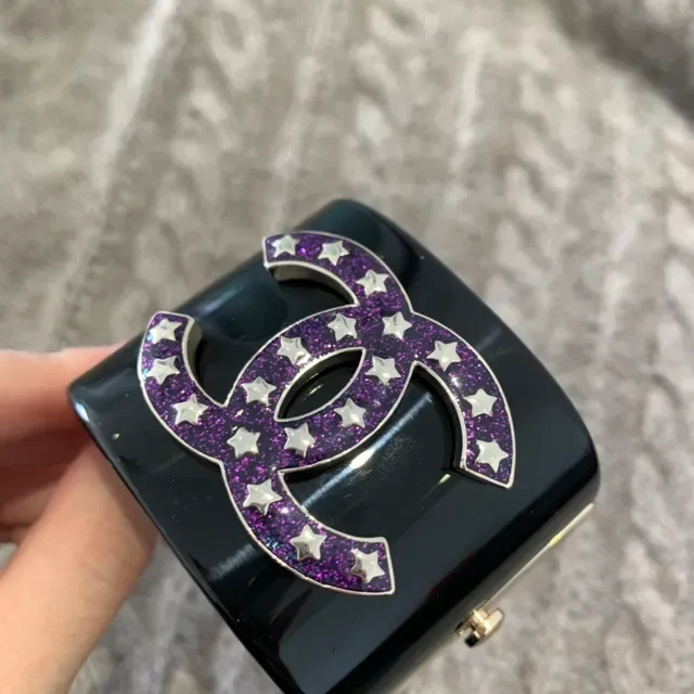 Chanel Bracelet Noir Violet Rigide Résine Cuff Glitter Logo CC 5