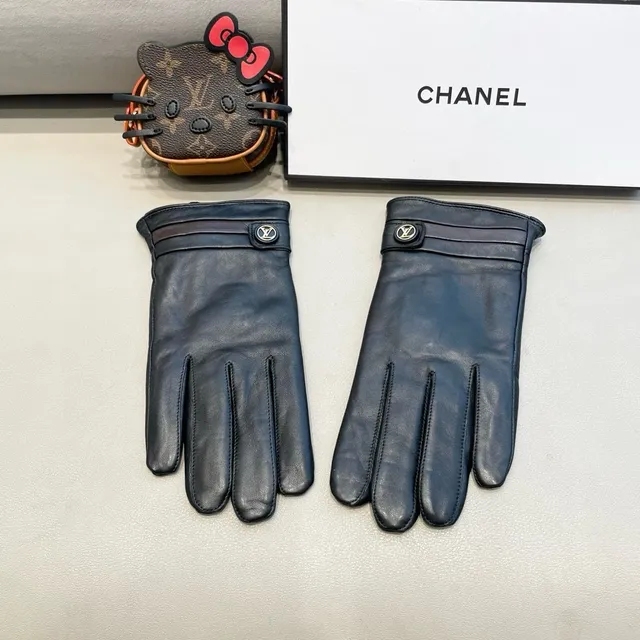 Chanel Black Smooth Gathering At Wrist Leather Gloves 2