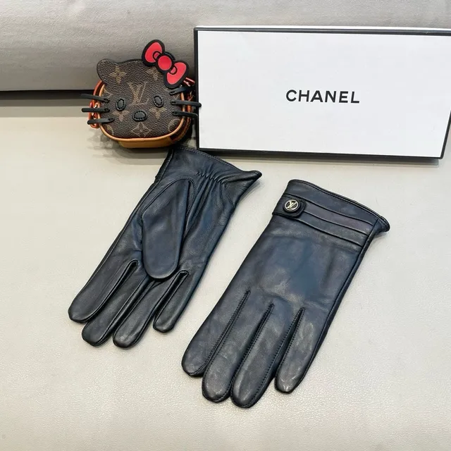 Chanel Black Smooth Gathering At Wrist Leather Gloves 4