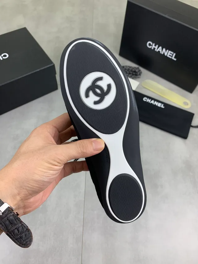 Chanel Black Suede Low-Top Lace-Up Lifestyle Sneakers 3