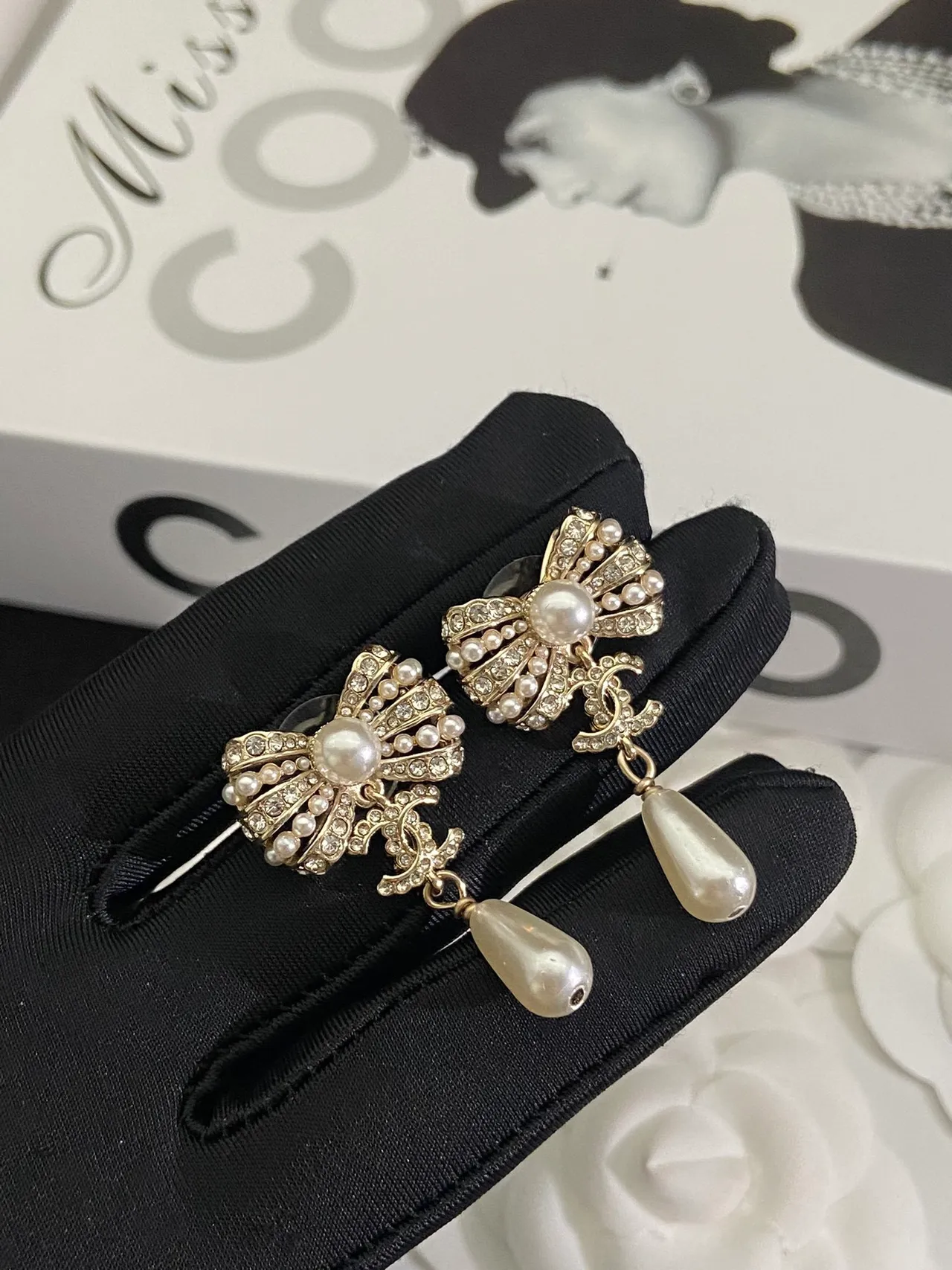 Chanel Bow Motif White Silver Pearl-and-Crystal Teardrop Pendant Necklace 3
