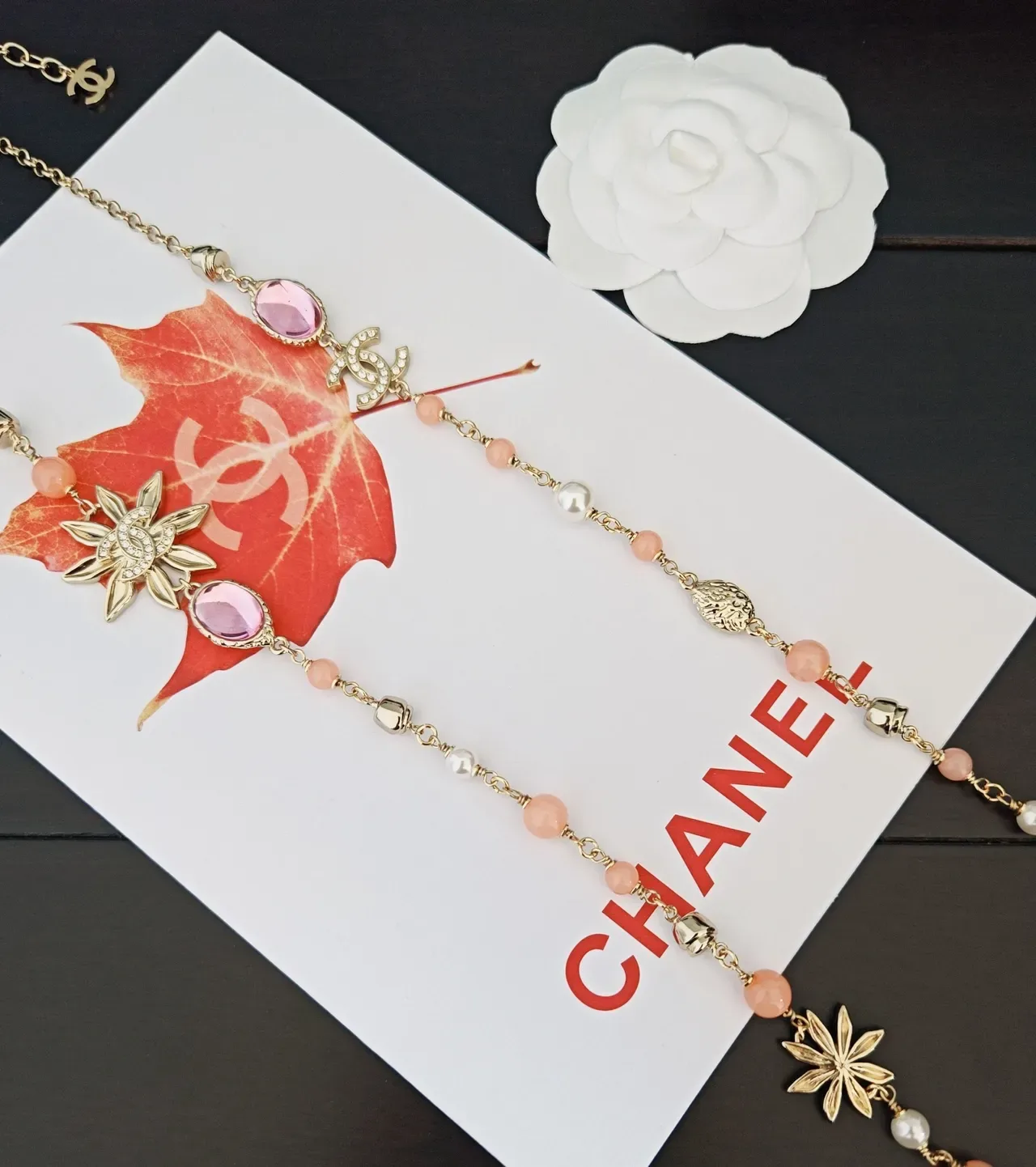 Collier Chanel Camellia de perles or rose multi-couches 2