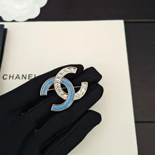 Chanel CC ব্রোচ নীল টেক্সটার্ড এনামেল প্যাভে ক্রিস্টাল Gold-Tone ব্রোচ