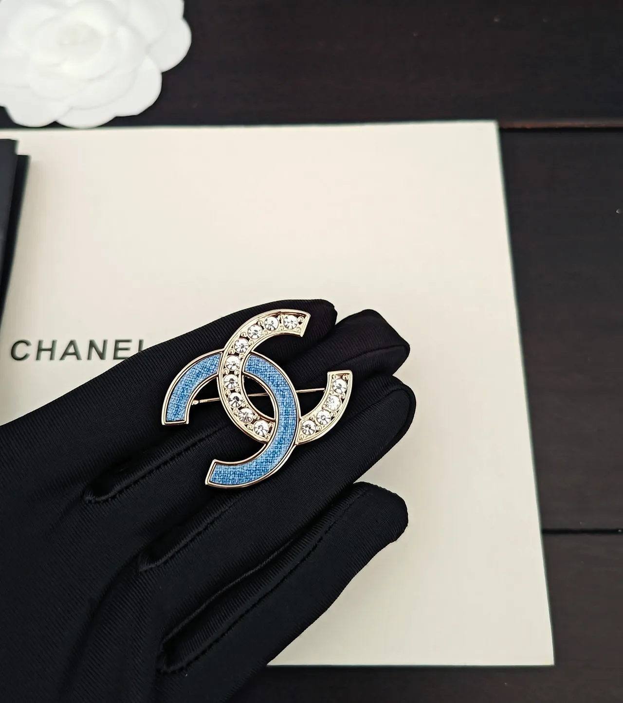 Chanel CC بروش أزرق مصقول مينا بيفيه كريستال Gold-Tone بروش 2