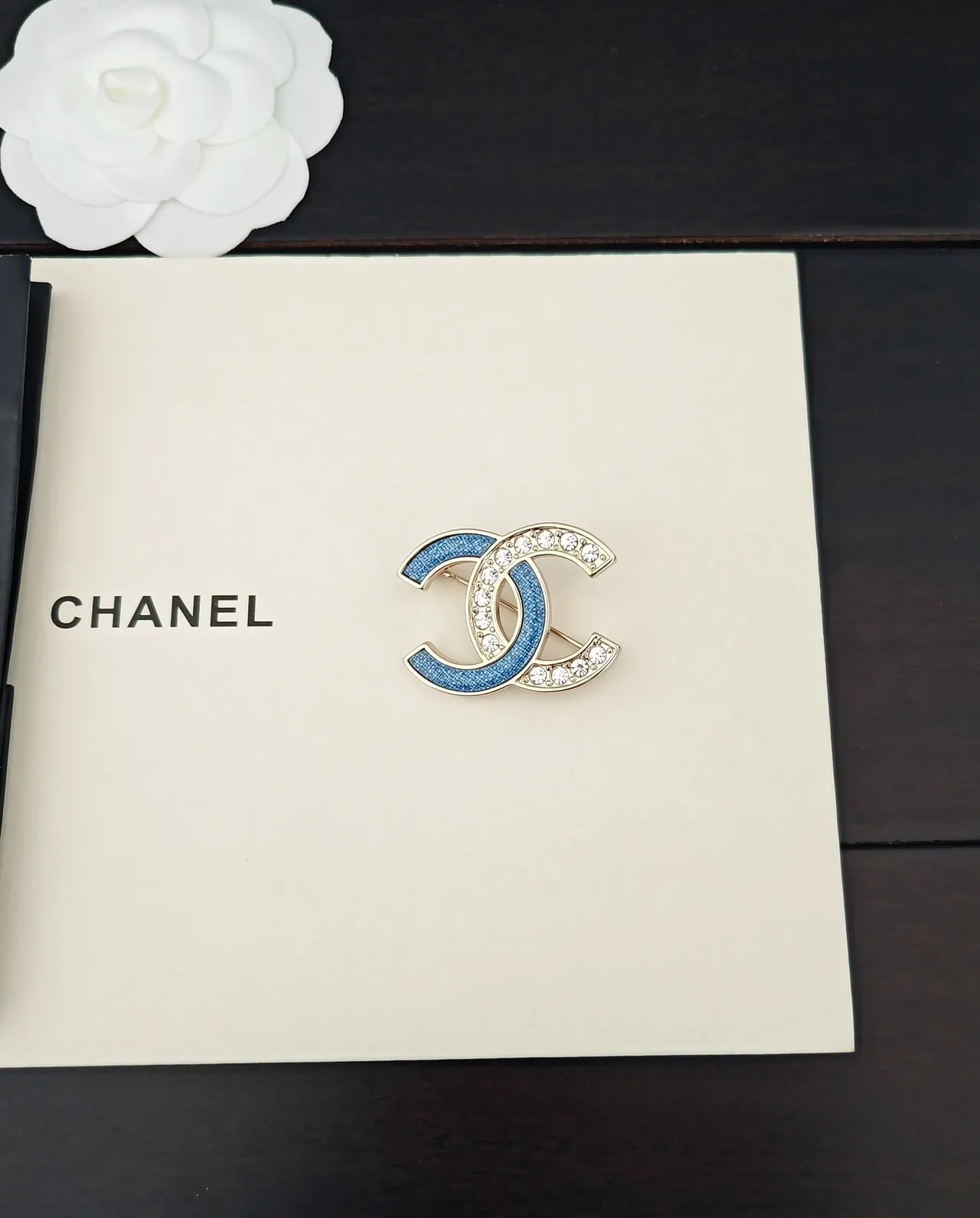 Chanel CC بروش أزرق مصقول مينا بيفيه كريستال Gold-Tone بروش 5