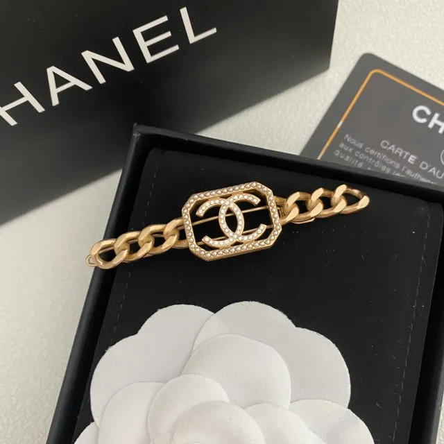 Chanel CC Brooch Gold White Curb Chain Pearl-Encrusted Rectangular Frame Brooch 5