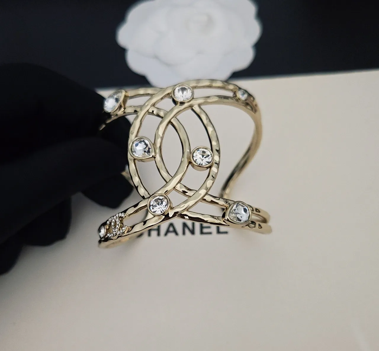 Chanel CC Cuff Gold-Tone Crystal कंगन 3