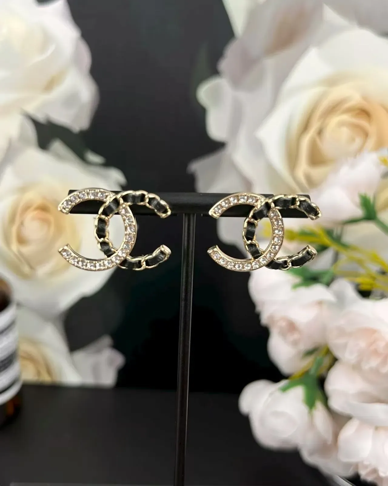 Chanel CC Gold Black Interlocking Logo Pavé Crystal Border Boucles d'oreilles 8