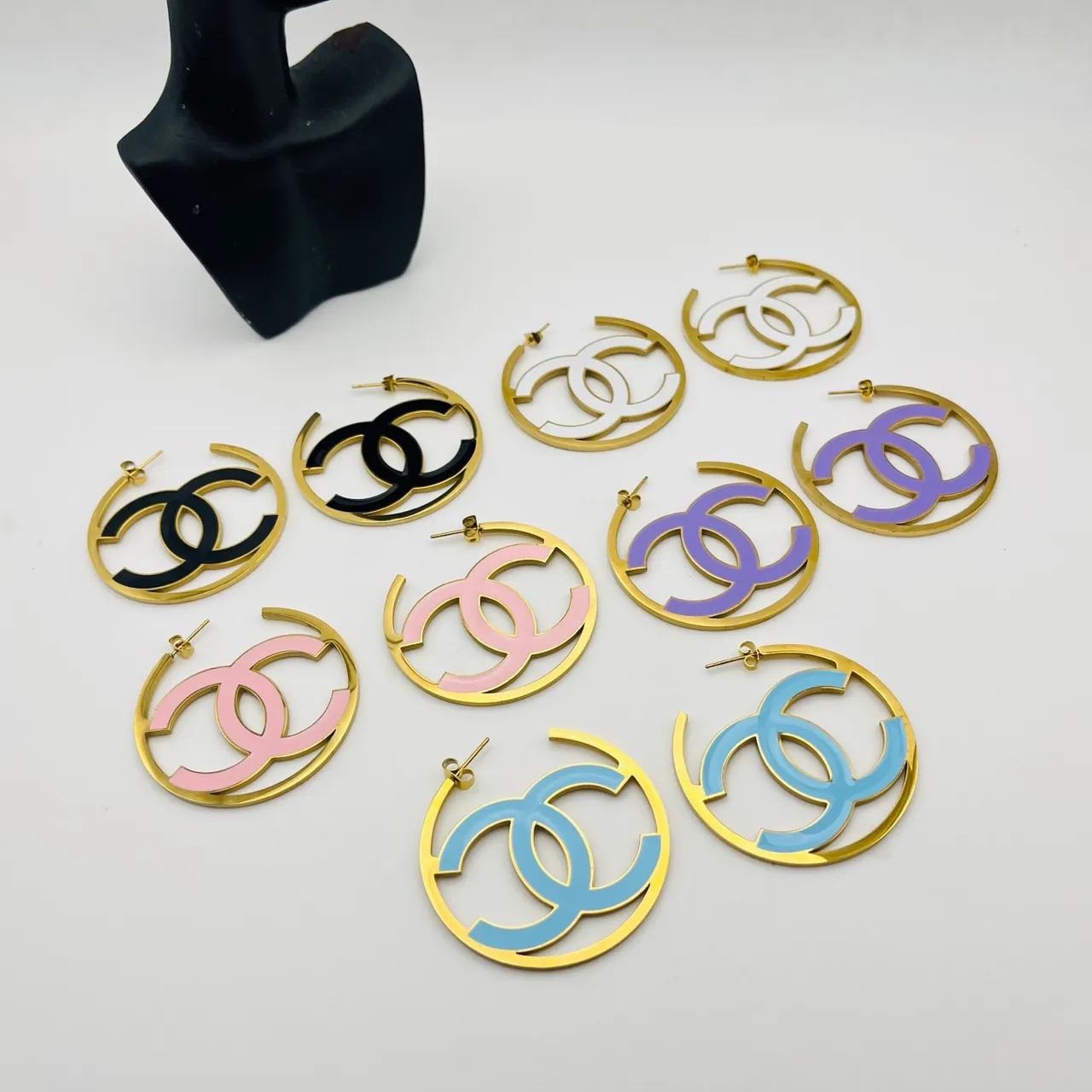 Chanel CC Hoop Or multicolore métal émaillé Logo boucles d'oreilles 1