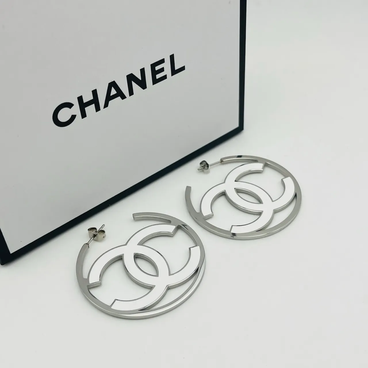 Chanel CC Hoop Or multicolore métal émaillé Logo boucles d'oreilles 5
