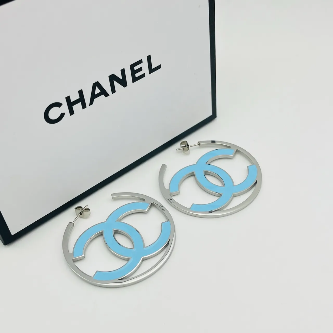 Chanel CC Hoop Or multicolore métal émaillé Logo boucles d'oreilles 6