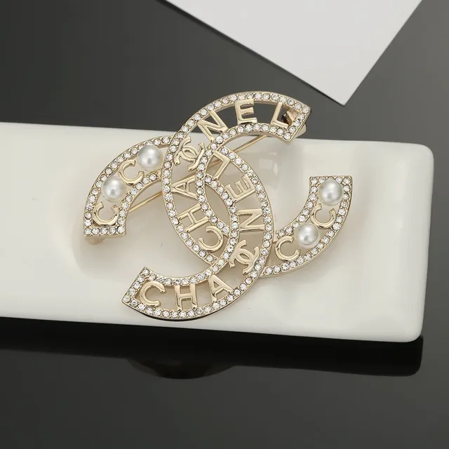Chanel CC Logo Brooch Gold White Interlocking Pearl Accents Brooch 3