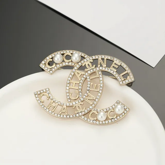 Chanel CC Logo Brooch Gold White Interlocking Pearl Accents Brooch 6