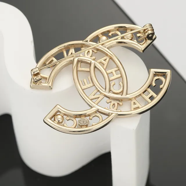 Chanel CC Logo Brooch Gold White Interlocking Pearl Accents Brooch 7