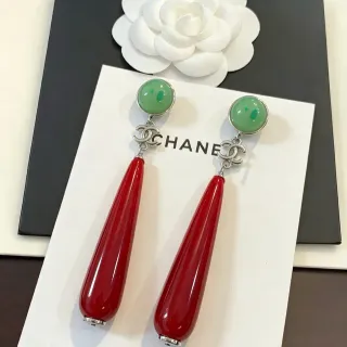 Chanel CC लोगो हरी कैबोचॉन लाल आंसू बूंद कर्ण