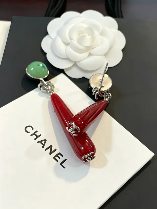 Chanel CC Logo Green Cabochon Red Teardrop Drop Earrings 3