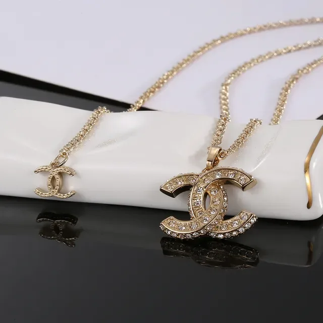 Collier Chanel CC Logo Pavé Cristal Ton Doré 2