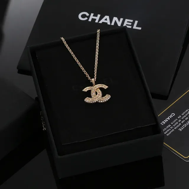 Collier Chanel CC Logo Pavé Cristal Ton Doré 6