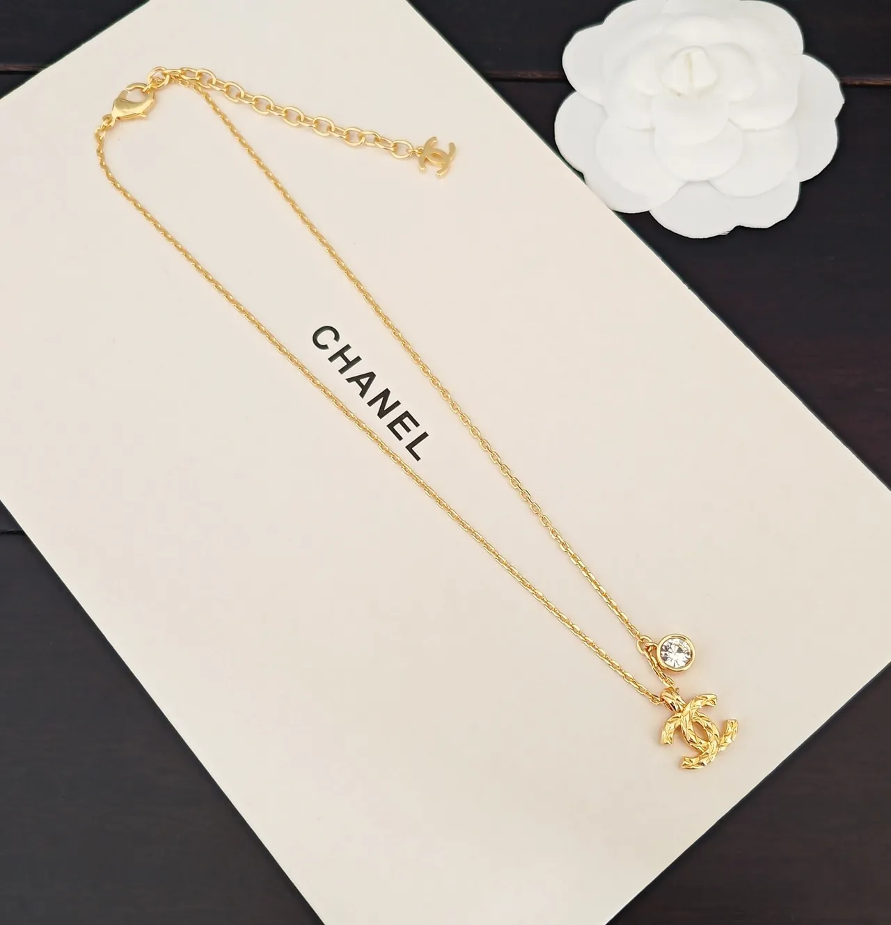 Collier Chanel CC chaîne dorée chaîne transparente chaîne tordue logo 3
