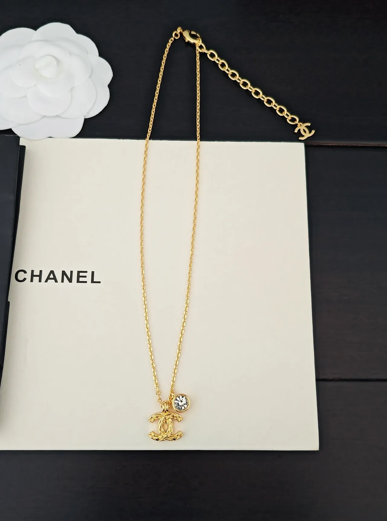 Collier Chanel CC chaîne dorée chaîne transparente chaîne tordue logo 4