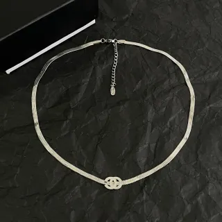 Chanel CC 吊坠蛇链项链