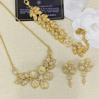 Chanel 花卉图案 镀金 白色金属 项链