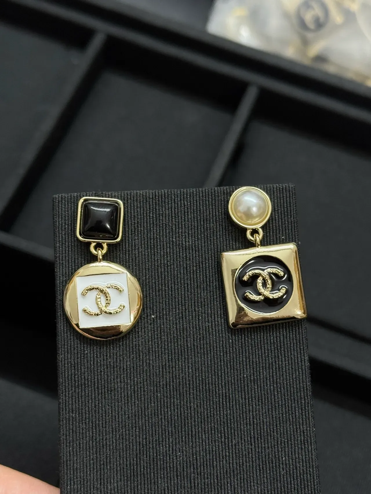 Chanel Pendientes Asimétricos Oro Negro Gota Geométrica Esmaltados 4