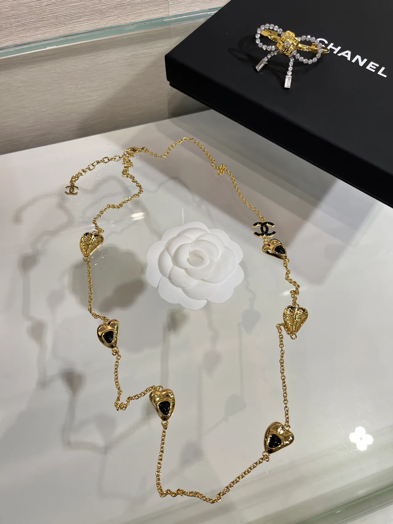 Chanel Corrente Dourada Preta Pingentes em Forma de Folha Colar 9