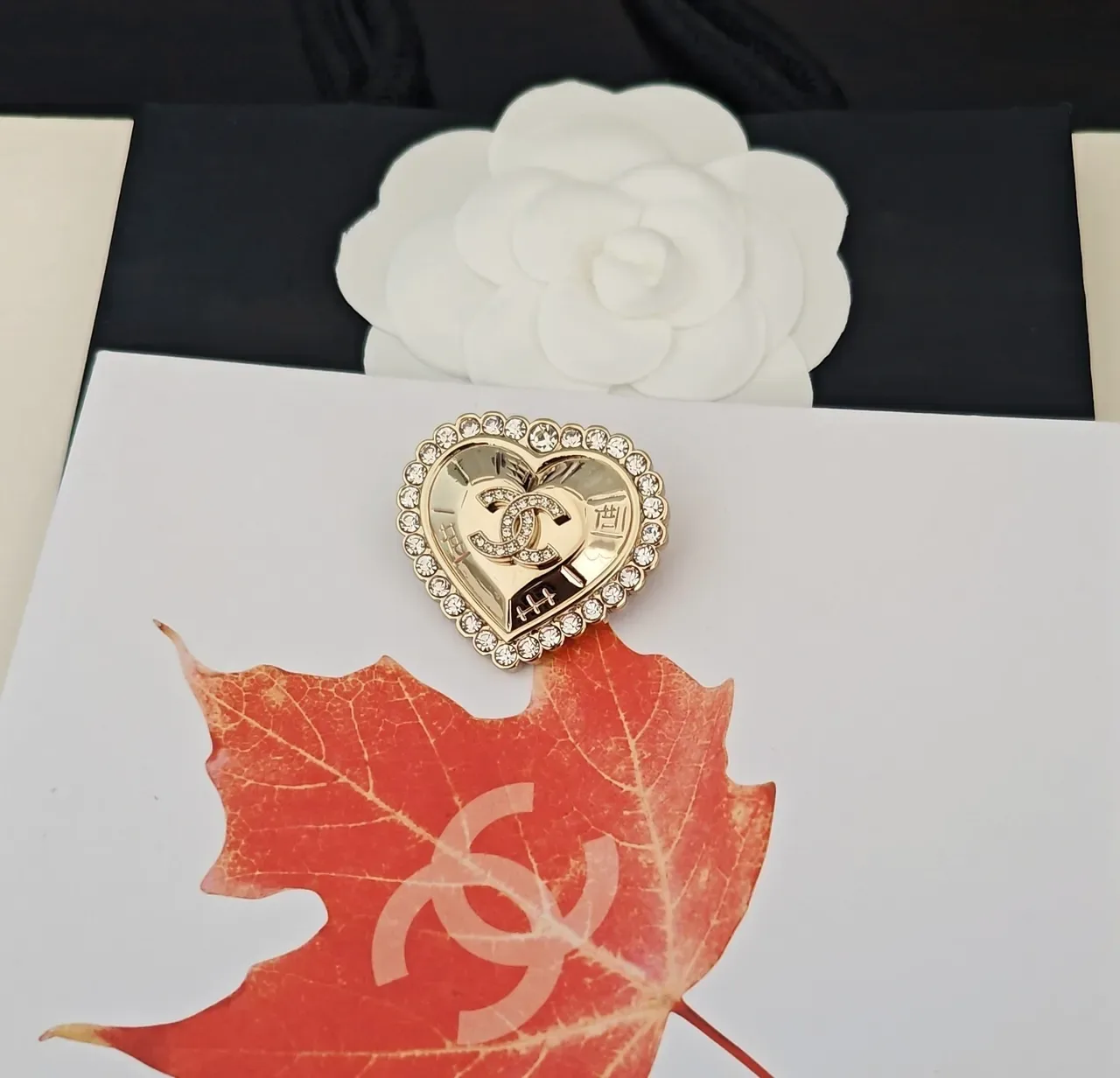 Broche Chanel Cœur Or Argent Cristalisée 3