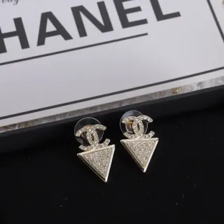 Chanel Interlocking CC 水晶三角耳钉
