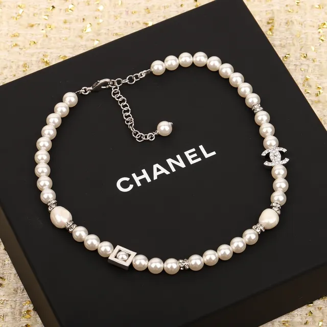 Chanel Perle et Cristal CC Logo Bracelet 4