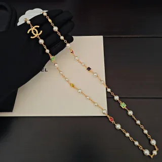 Chanel 珍珠和多彩石头链项链