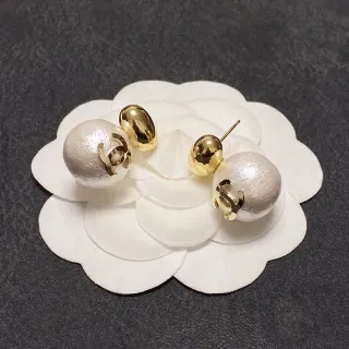 Chanel 珍珠 CC Logo 耳钉