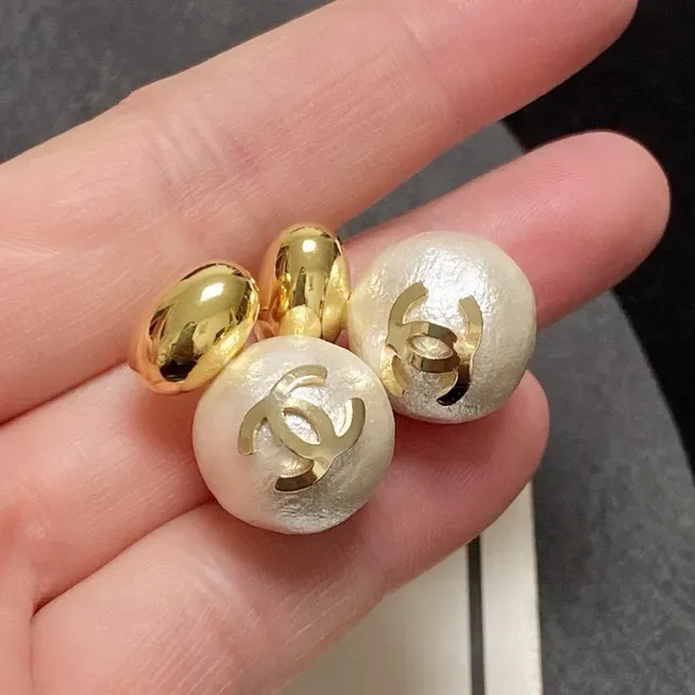 Chanel Pearl CC Logo Stud Earrings 3